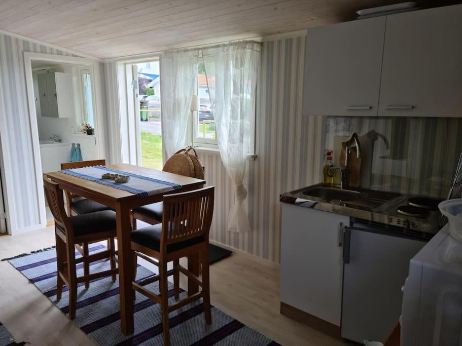 Foertjusande Gaesthus Med Parkering Fjällbacka Exterior photo